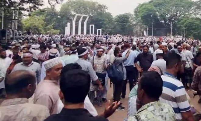 ‘মার্চ টু যমুনা’র জন্য শহীদ মিনারে জড়ো হচ্ছেন শিক্ষকরা
