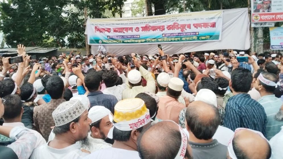 শহীদ মিনারে অবস্থান